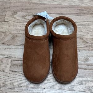 Boys Tan Slippers Sherpa